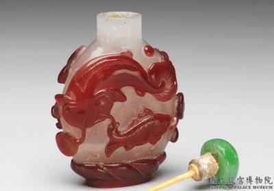 图片[3]-Red-on-snowing-white glass overlay snuff bottle with a “Fish of Plenty” design, Qing dynasty, 18th-19th century-China Archive